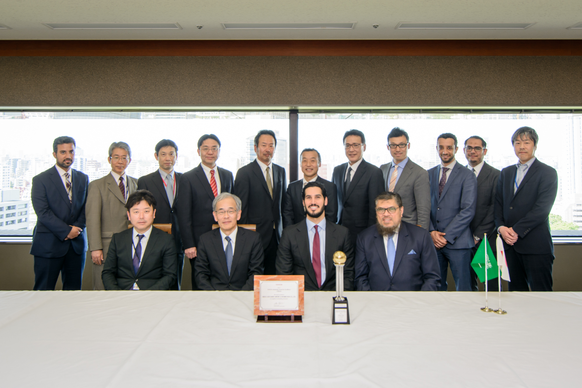 アブドゥル ラティフ ジャミール 日本におけるグローバルイベントでセールス マーケティング カスタマーサービスの分野で2つのトヨタ優秀賞を受賞 アブドゥル ラティフ ジャミール