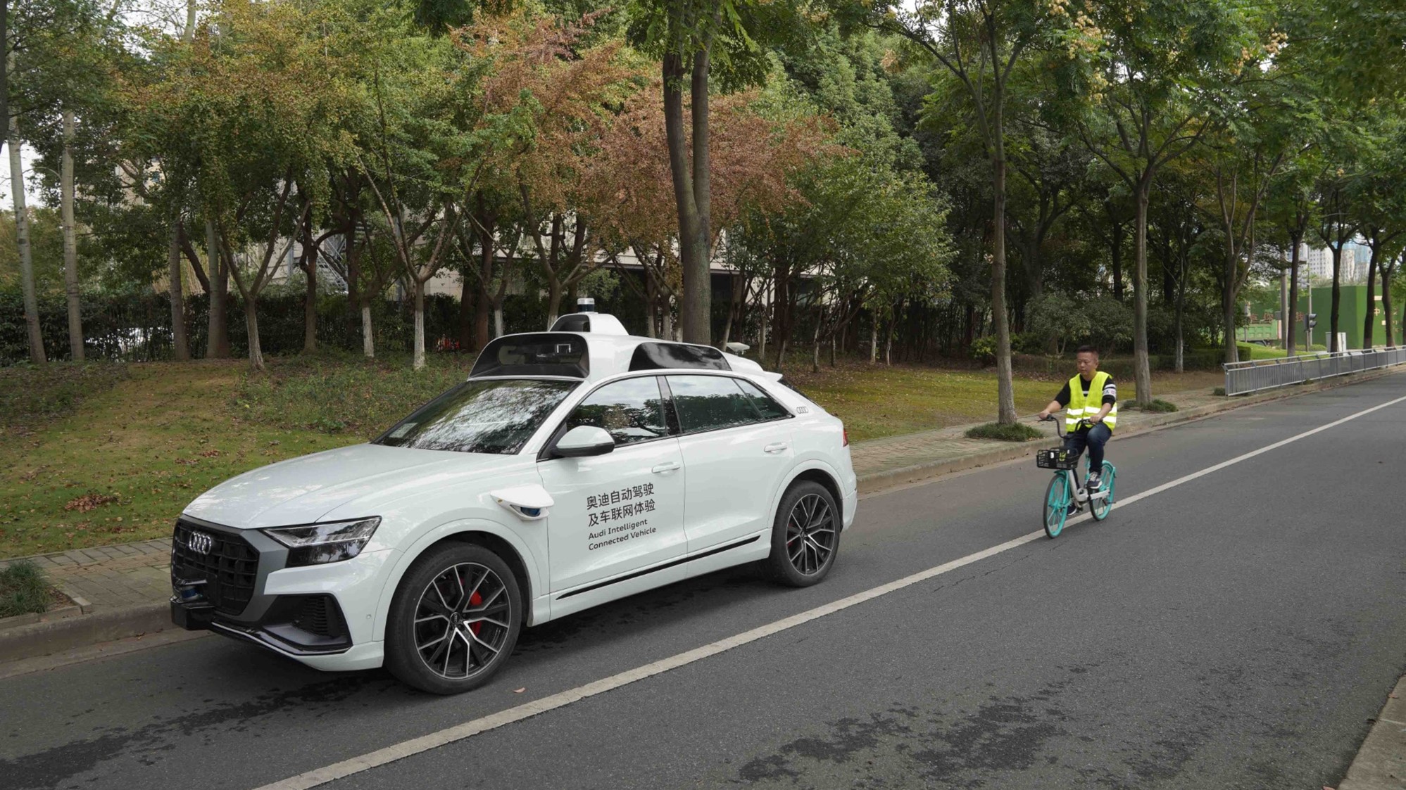 Système Intelligent Moderne De Technologie De Voiture Intelligente  Utilisant L'affichage Tête Haute Hud Véhicule Autonome En Mode De Conduite  Autonome Sur Route De Ville Avec Capteur Graphique Système De Signal Radar Voiture  Intelligente